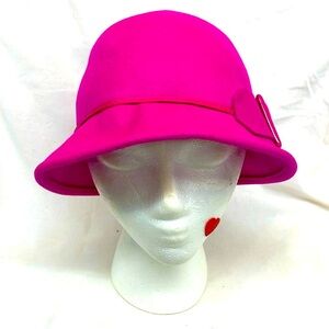 NEW!!! Claire’s 100% wool winter buckle side hat ladies OS